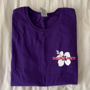 TRADER JOES PURPLE TSHIRT WOMEN SMALL